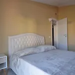 Appartamento Con Giardino In Contesto Riservato Non Lontana Dal Mare Bel01 *