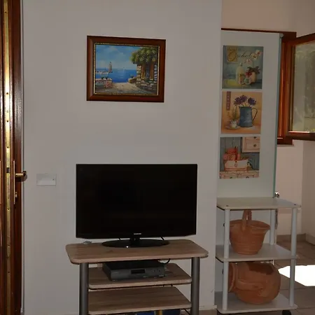 Con Giardino In Contesto Riservato Non Lontana Dal Mare Bel01 *