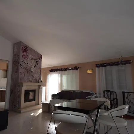 Διαμέρισμα Con Giardino In Contesto Riservato Non Lontana Dal Mare Bel01 Agrustos