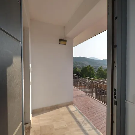 Apartman Con Giardino In Contesto Riservato Non Lontana Dal Mare Bel01