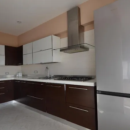 Apartamento Con Giardino In Contesto Riservato Non Lontana Dal Mare Bel01