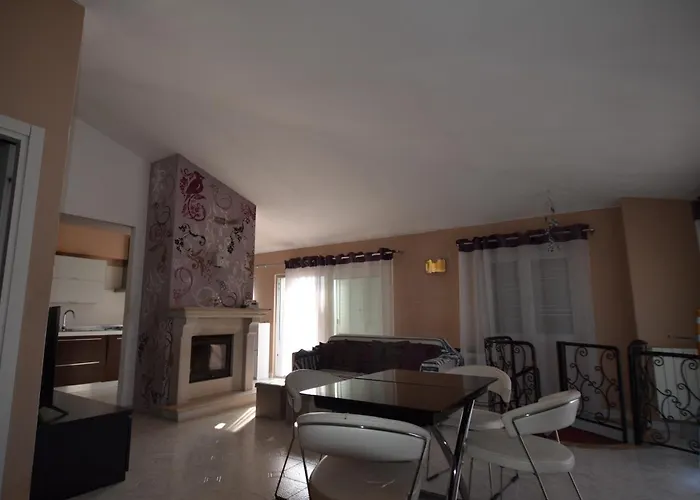 Apartman Con Giardino In Contesto Riservato Non Lontana Dal Mare Bel01 Agrustos
